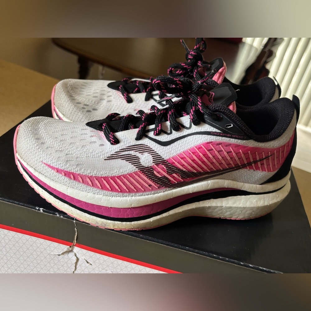 Saucony Endorphin Speed size 8.5